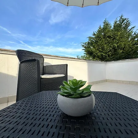 Ninetta Apartment *